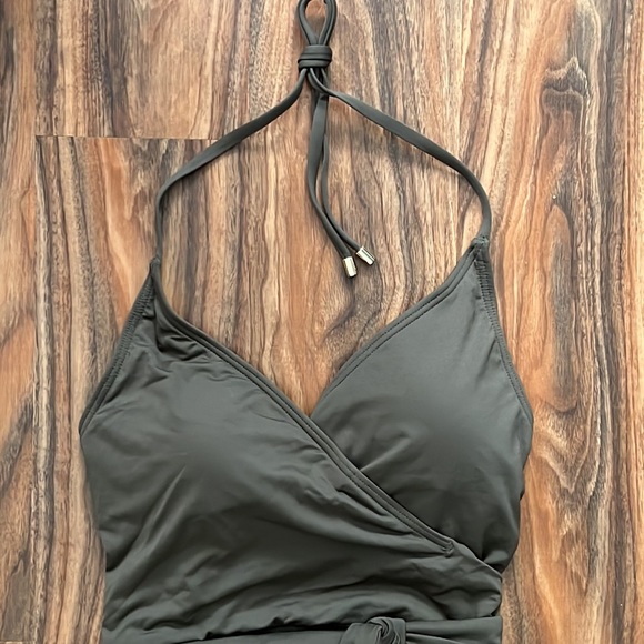 Vince Camuto Surf Shades V Neck Halter One Piece - Picture 4 of 16